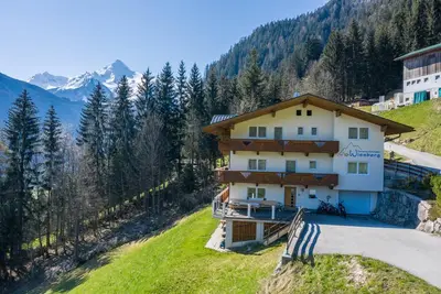 \"Ferienwohnung Jakob\" à proximité des stations de ski de Penken et d'Ahorn avec vue sur montagne