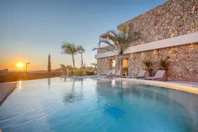 Image de Villa exquise à Rhodes | Venezia Grand Master Villa | 3 chambres | Piscine privée | Jacuzzi extérieu