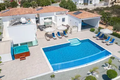 Image de Élégante Villa Coral Bay | Villa Nicole | 3 chambres | Agréable vue sur la mer | Bien meublé