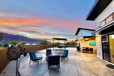 Image de Moab Desert Escape Villa: Luxury 5-Bedroom Retreat with Heated Pool