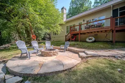 Image de Waterfront Getaway:Hot Tub, Fire Pit, Near Ellijay