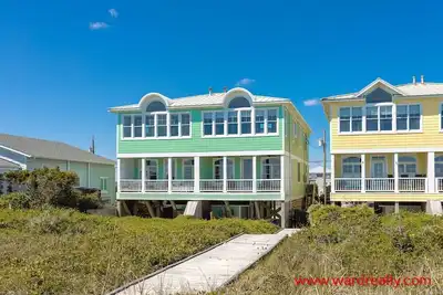 Image de Sunshine Surf Shack - Oceanfront 4 Bedroom Home - Great Views!
