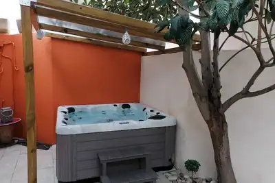 Image de Spa dans écrin de verdure