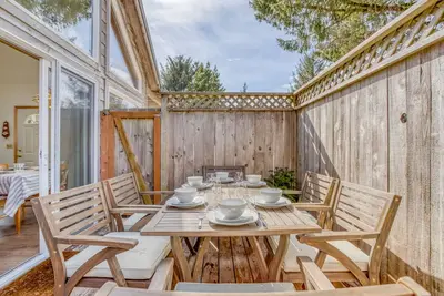 Image de Modern 2 Bed, Outdoor Living, Bonus Loft, near Cape Kiwanda and Pelican Pub!