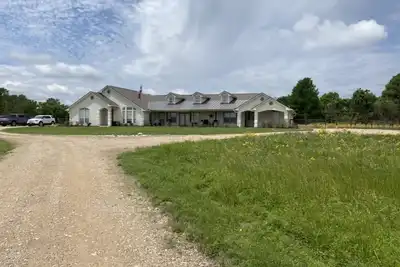 Image de Quiet country 3 bed 3 bath with queen size sofa bed only 22 minutes from Tamu