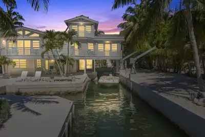 Image de Summerland Breeze - Three house retreat, perfect for multiple families