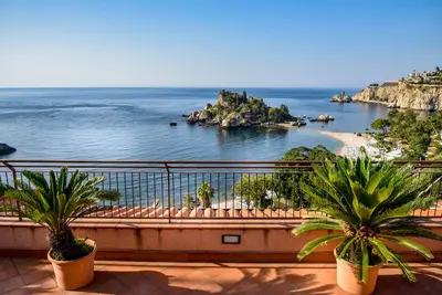 Image de Ampio e Panoramico Appartamento a due Passi dal Mare, Vista Unica su Isolabella