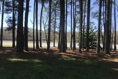 Image de Beautiful and level camping site on Elk River.