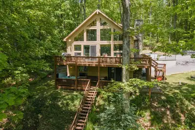Image de New! Happy Times: Dogs Ok, Lakefront, Dock Slip, A/C, Fire Pit!