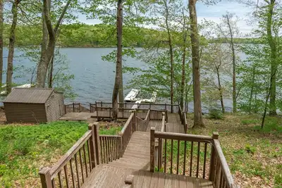 Image de New! Fair Winds: Lakefront, Dock Slip, Hot Tub, Fire Pit!