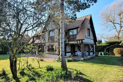 Image de Magnificent Norman house 300m from the beach - limit Deauville
