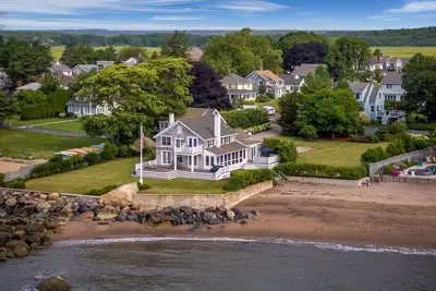 Image de Rare! Private Beachfront House in Madison Ct - Sleeps 8 - Limited Availability