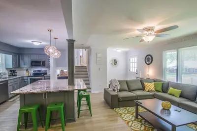 Image de Close to Uptown, Nightlife, Desired Location