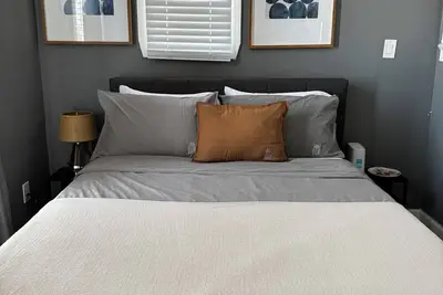 Image de New Remodel! Historic modern Industrial With a Splash of History B&B