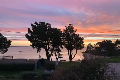 Image de Villa familiale kervoyalaise les pieds dans l'eau, classée 4*. . . .