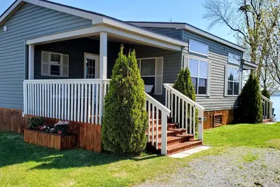 Image de Lake Front Cottage, W-5 Star Golf Course! ! Very Spacious, Dream Resort! !