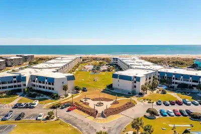 Image de Tommy's Bahama! in A Place At The Beach Resort on the Ocean & the Best pools!