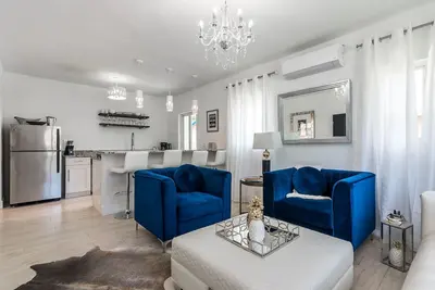 Image de New Luxury 1/1 Villa with Heated Pool-Best Location- walk to everything!