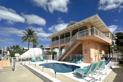 Image de Fish, Swim, Relax, Party - 4bd, 3ba - 75’ Dockage & Private Pool!