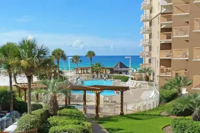 Image de Pelican Beach Resort -Walkout unit -On the Beach!