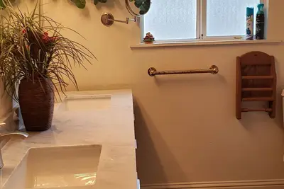 Image de 1 Bed 1 Bath Kitchen Wifi Self Check-in King bed