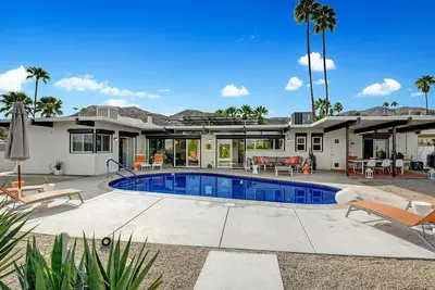 Image de Private Mid-Century Gem With Sweeping Views of Palm Springs!