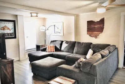 Image de 4 Bdrm House Sleeps 11 in the Heart of Geneva on the Lake