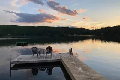 Image de Private Lakeside Camping with Included Tent, Air Mattresses, Kayaks, Fire Wood