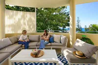 Image de Live like a local In The Heart of Moffat Beach