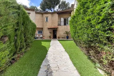 Image de Charming 2 bedroom property in a secured domaine with pool/tennis
