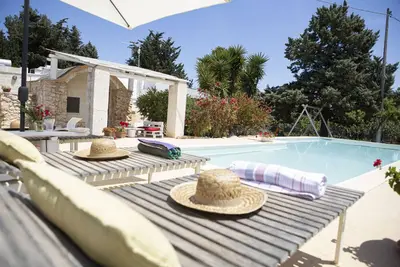 Image de Lamia del fico avec piscine, pinède et aire de jeux