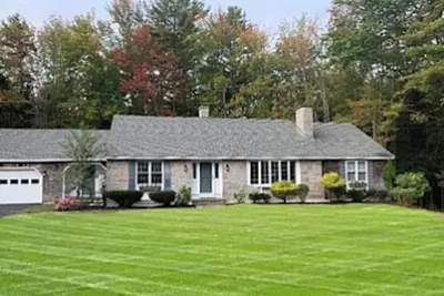 Image de Coastal Retreat-Indoor Saltwater Pool, Hot Tub & Sauna 1 mile from Mothers Beach