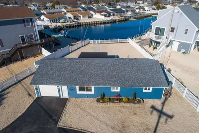 Image de Waterfront Beach House: Sleeps 6, 2 full bath
