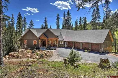 Image de Grand Estate Nestled in Forest, Private Pond, Waterfall, Close to Ski, Hot Tub