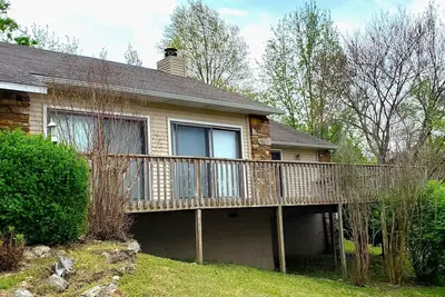 Image de On the Island! Three bedroom, two bath home.