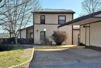 Image de On the Island! Beautiful two bedroom two and one half bathroom condo