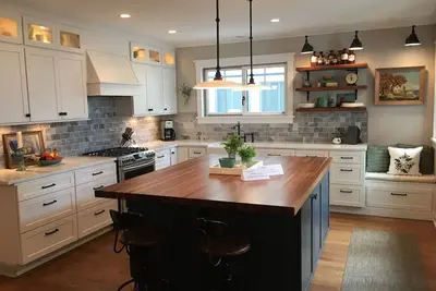 Image de Beautifully Renovated Victorian Home Two Blocks From The Beach