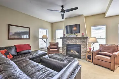 Image de Ski-In/Ski-Out Granby Base Camp Escape w/ Balcony
