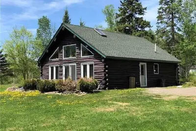 Image de Private Lakefront Log Cabin