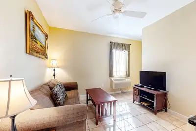 Image de Two Neighboring Suites, Each w/ WiFi, Two TVs, and Central Ac - Near Acadia