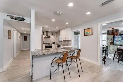Image de New! Modern oasis, surf style with ping pong near beach