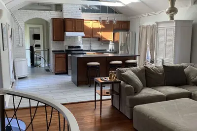 Image de Derby Week Historic Carriage House  0. 3 miles, 5 mins from Churchill Downs