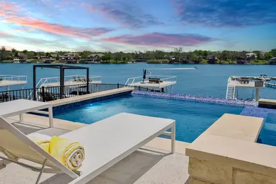 Image de Pool, Dock, Lake Access - 50% Off Your 4th Night!