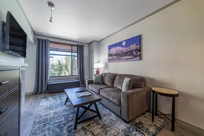 Image de Pet-Friendly 1br Remodeled Village Condo 501