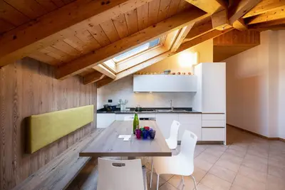 Image de Appartement mansardé Groppello avec vue sur les montagnes et Wi-Fi ; parking disponible