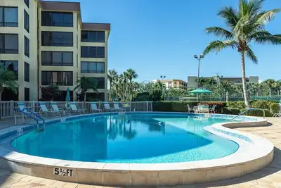 Image de Private Beach | Renovated Bayside Corner Unit | Walk to Turtle Beach | 2 Heated Pools | Tennis!