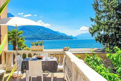 Image de 3-room apartment with pool, terrace, sunbathing area and lake access