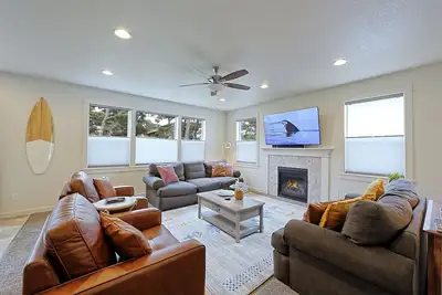 Image de Huge hot tub, steps to beach, dog friendly, fire pit!