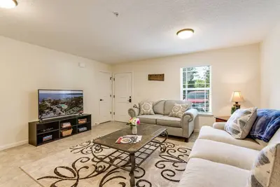 Image de Oak St #3 |Main Level Apt |Small Dogs Ok |Walk to St Johns River |Seasonal Pool |Green Cove Springs