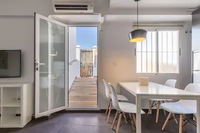 Image de Homeabout La Merced Penthouse 35 (2br 1bt)